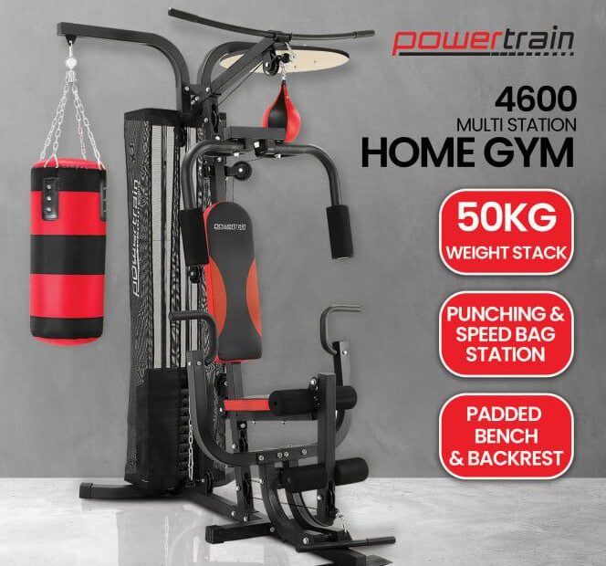 Powertrain 4600 multi-gym med boxningssäck för hemmaträning.